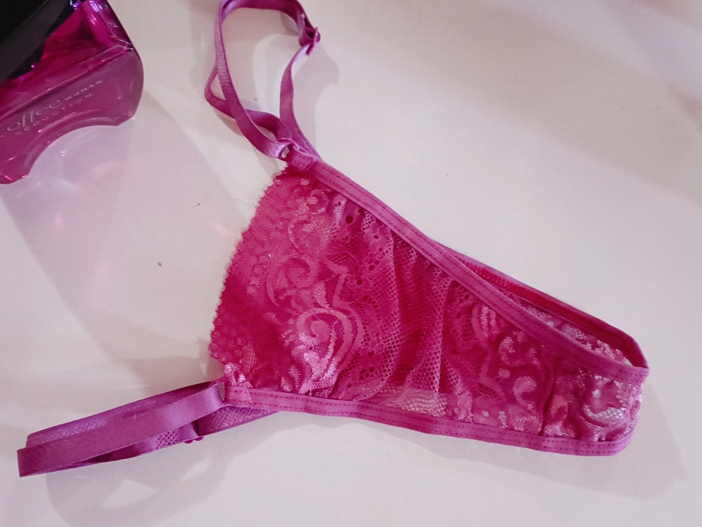 Calcinha de renda rosa