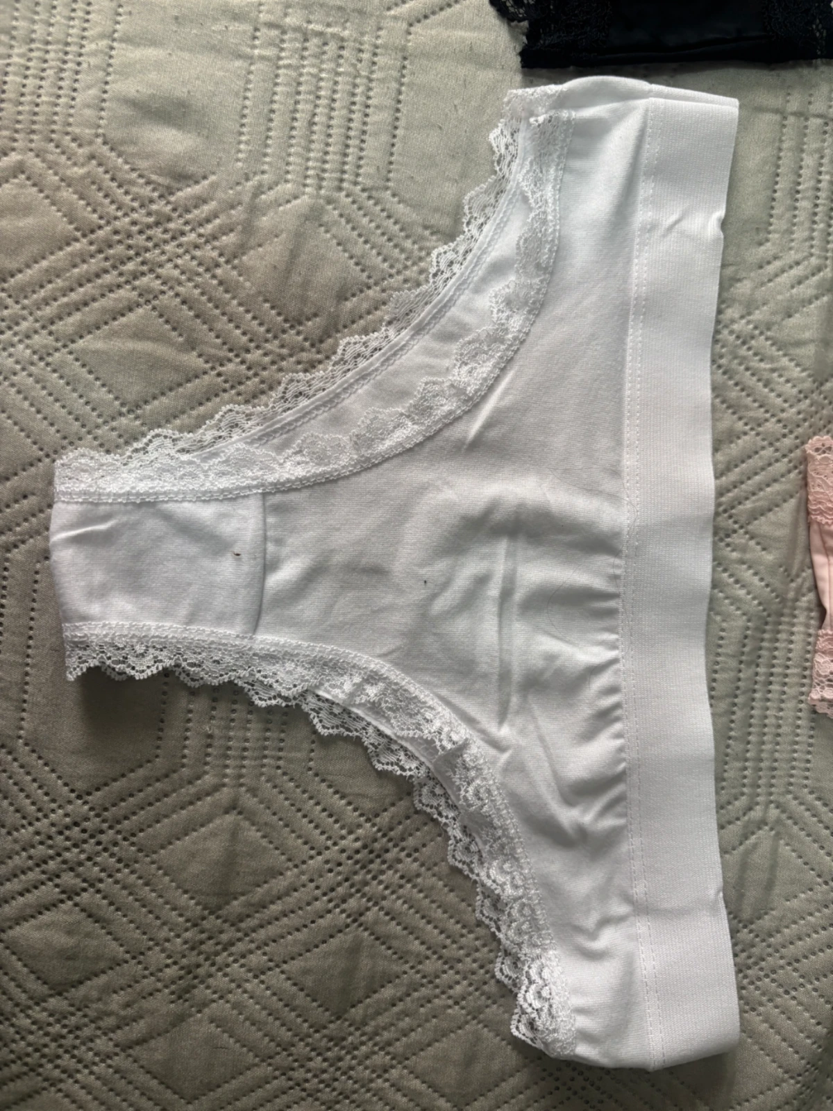 Calcinha de renda dos lados branca 