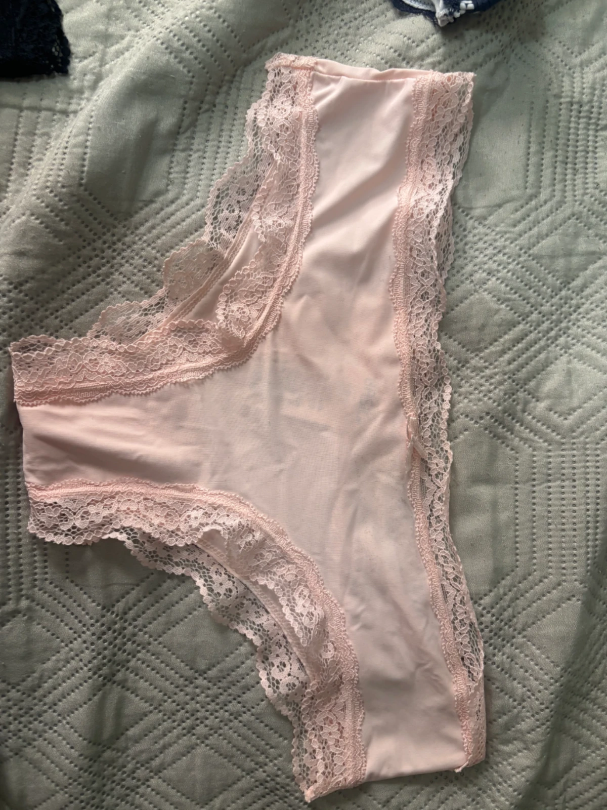 Calcinha de renda dos lados rosa